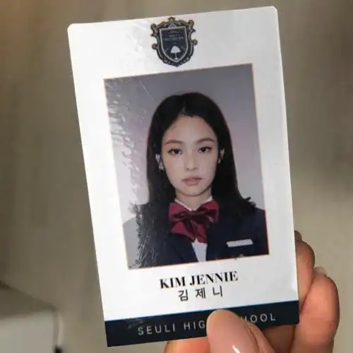 jennie 暗黑系证件照
