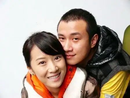 面对宋思明从偶尔不回家到偶尔回家,她只是默默流泪,暗暗心伤.