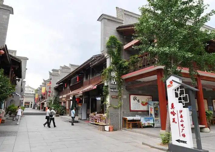 6月10日拍摄的福建三明市沙县区小吃广场一角.