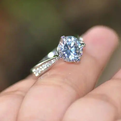 奢华公主款莫桑钻2克拉s925镀白金钻戒带黑卡证书