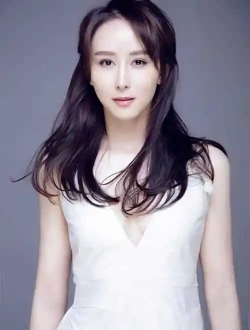 胡静:嫁入马来西亚豪门,老公为和她一起睡,竟割掉自己扁桃体_朱兆祥