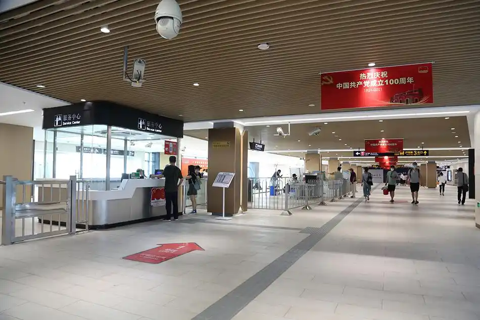 上海地铁1号线莲花路站和公交枢纽投入使用换乘无缝衔接