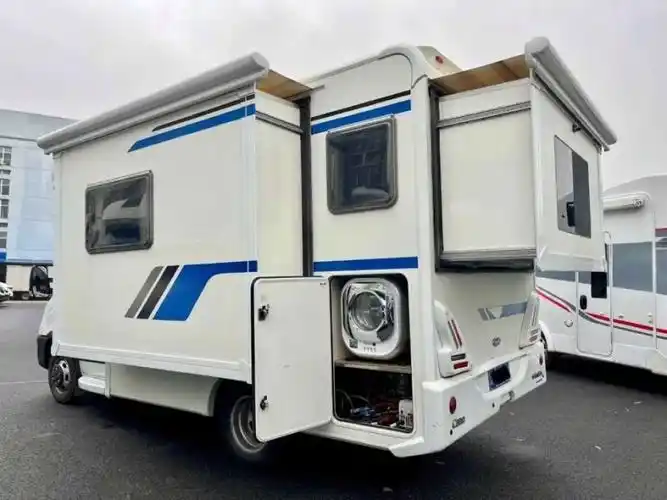 20年1月宇通c330双拓展房车