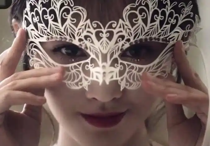 不愧是四千年美女,鞠婧祎单靠眼神就黑化了,很多明星可比不了