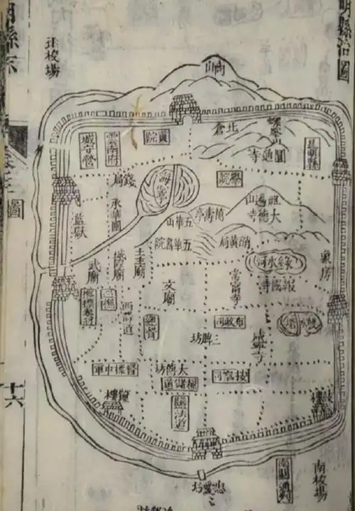 沿着这条紫微龙脉,自古就有"莲花穴""金星串珠""仙鹤扑水""二马饮泉"