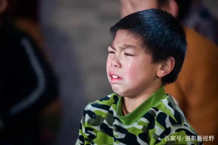 目击东北庄学杂技的孩子们,练功很吃苦,有的哭鼻子,严师出高徒