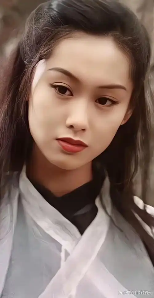 最近一档综艺节目《请吃饭的姐姐》中,朱茵也就是被我们所熟知的紫霞