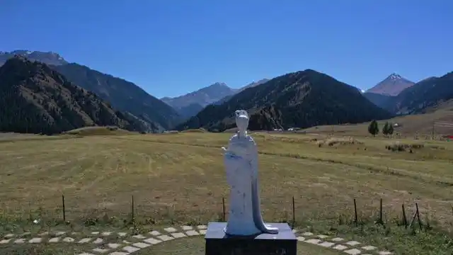 一个香港人的新疆见闻四访细君公主墓思融合