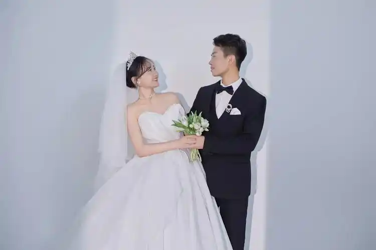 vlog日常 #晒一晒我的婚纱照 #始于初见止于终老    - 抖音