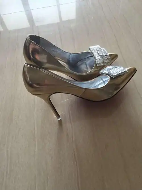 唯美高跟鞋转_二手闲置物品专区_辣妈帮_官方网站_妈妈分享交流第一