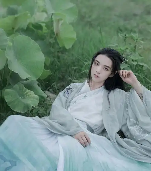 淡辉夕颜,公子如玉,是你执一把青伞,为我许下一世长安)古风汉服真人男