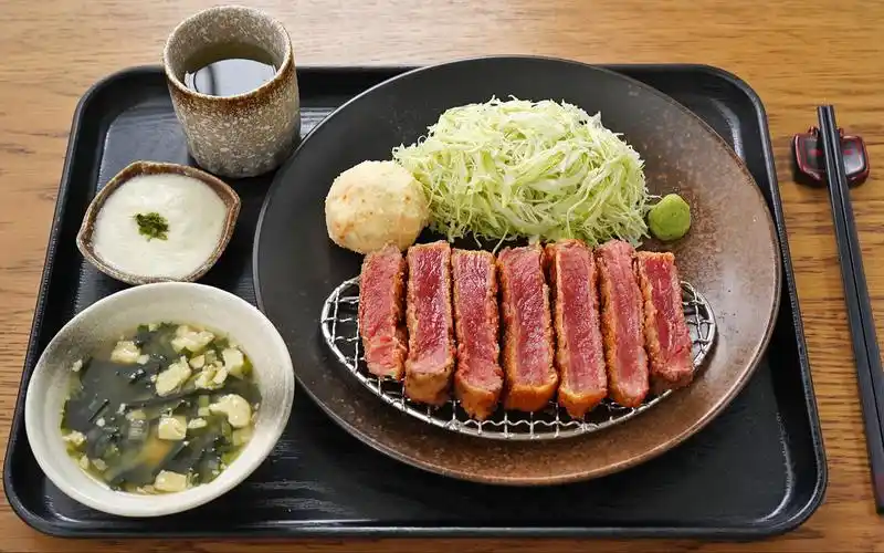 用39元的牛肉,能做出天天排队的日本网红炸牛排盖饭吗?