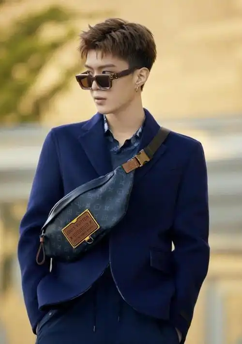 范丞丞眼镜造型汇总斯文绅士或霸气超a演绎不同的帅气男友风