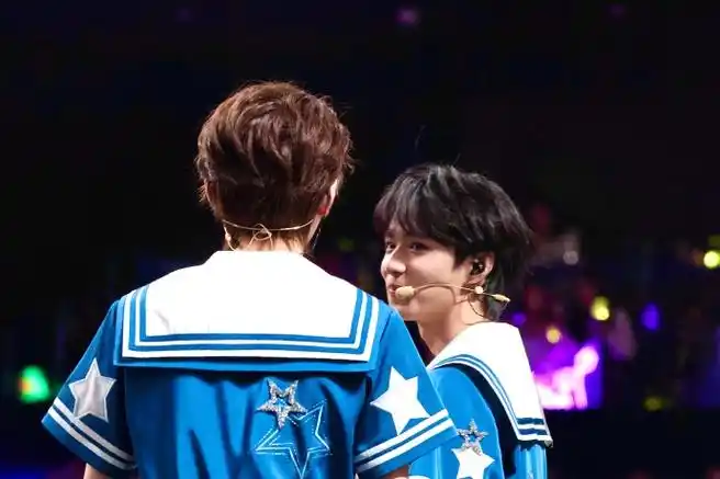 宋亚轩刘耀文合唱对视