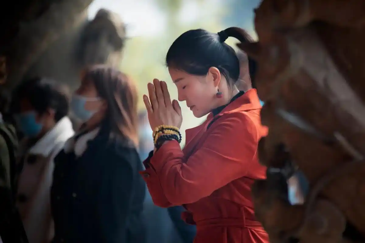 你一定会幸福的,毕竟我双手合十的愿望里有你#佛系人像摄影  - 抖音