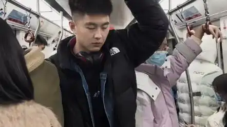 网红地铁帅哥于安泽