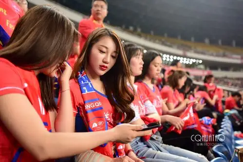 重庆斯威足球队的美女球迷专辑