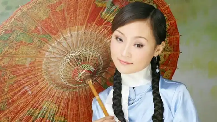 龚玥彩云追月站在白沙滩翘首遥望情思绵绵何日你才能回