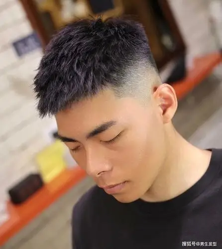 男生不要只会剪"寸头",2021夏季发型这样剪,无论长短都好看