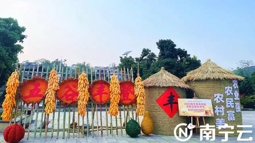 长塘镇,除了一览乡村振兴的农村新风貌外,一处处丰收小品景观还能让你