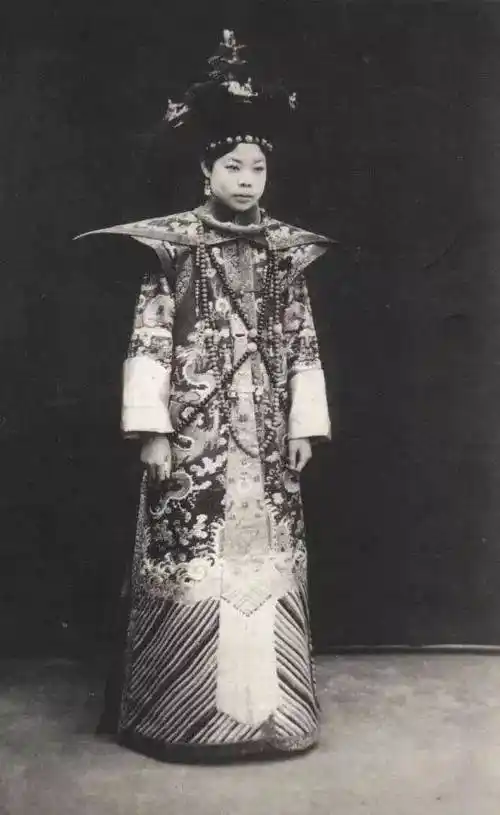 直击末代皇妃文绣的真容她没有婉容漂亮却堪称一代奇女子