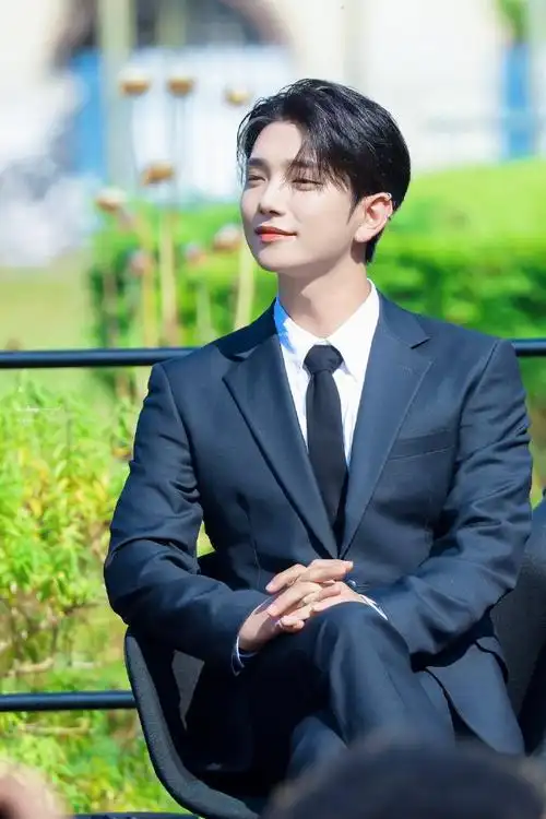 240624 unesco joshua 08deep2inside 这几张光影下的洪知秀真好看