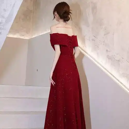 酒红色一字肩新娘敬酒服小个子气质高级感中长款订婚礼服