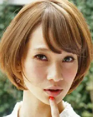 人人都爱小脸型 内扣短发波波头