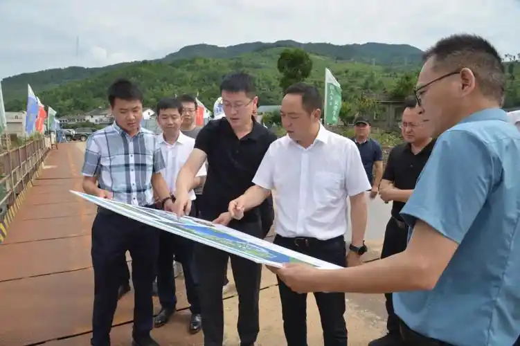 张勋图调研三堆镇经济社会发展工作