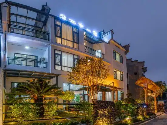 郴州东江湖雾漫小东江温暖公寓