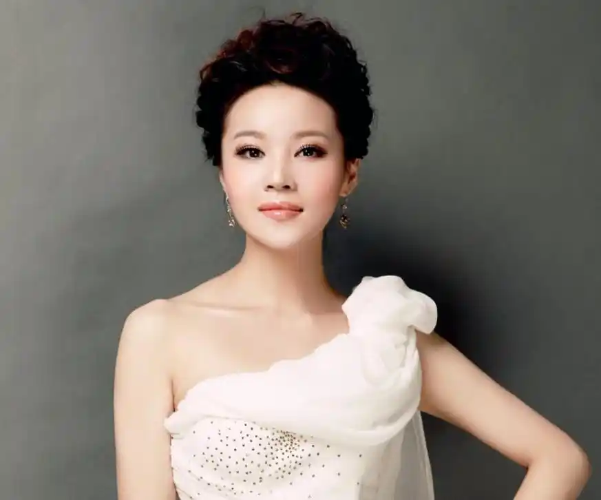 王欢:央视主持人的离世 王欢,央视主持人,与朱军搭档的黄金时期,她的