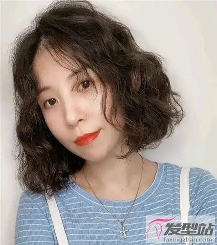 最新职场女生短发 空气烫蓬松显发量