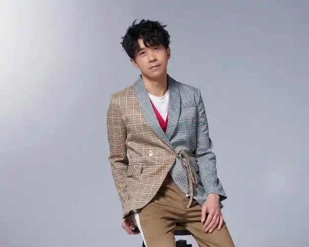 光良明年攻蛋不畏疫情「平常心」运动曝胸腹肌超明显_演唱会