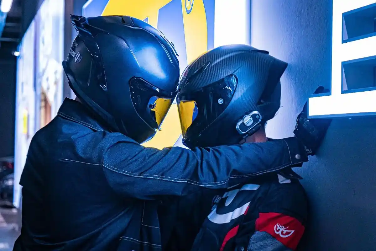 " 男女只是恋爱,男男才是真爱" #男男 #机车摄影  - 抖音