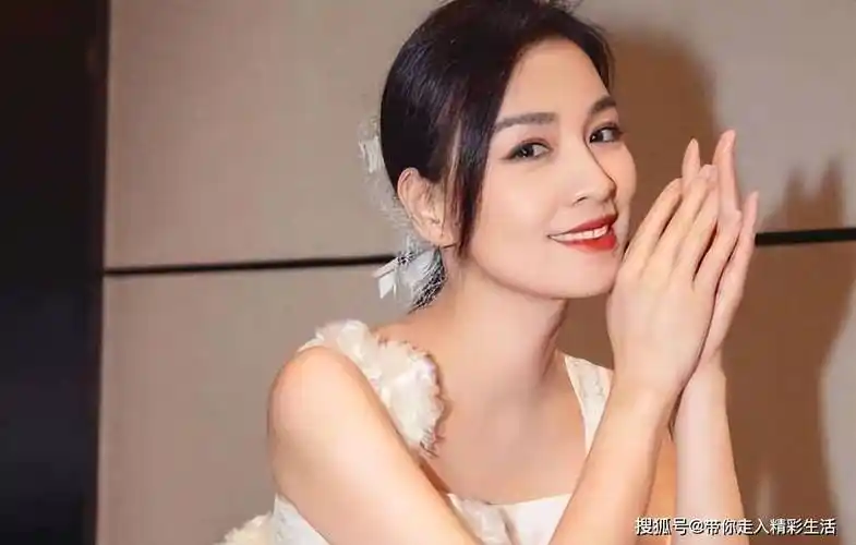 不惧年龄的张庭 活出了女人的优雅_年纪_时候_同龄人