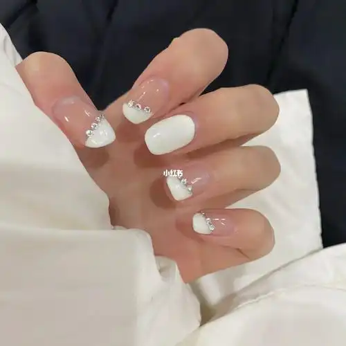 新年美甲冰透酸奶白色