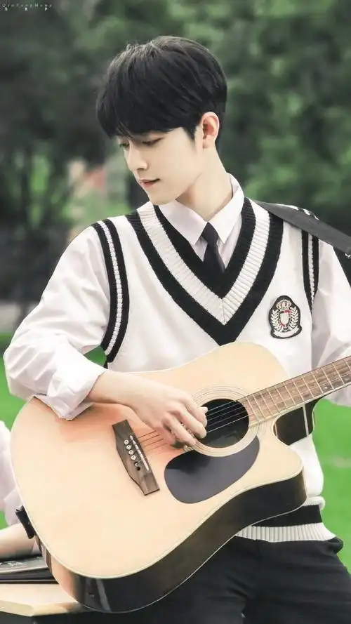 肖战是学弟公认的校草##日常见肖战