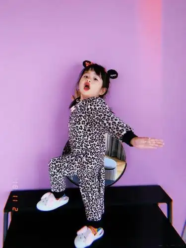 包文婧晒女儿包可艾表情包问立冬吃啥?网友:饺子这么可爱不能吃