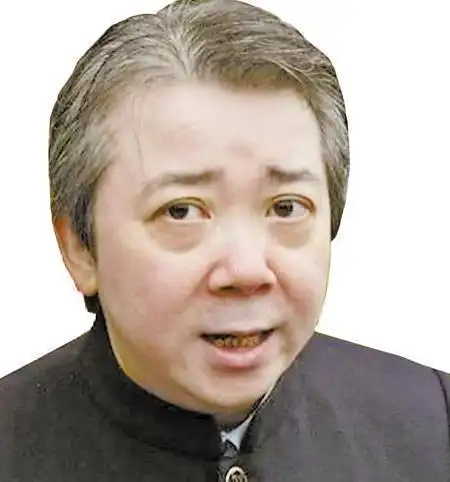 拍到一半的时候因为罗大卫的插手,李连杰罢演,引起了很大的轰动,而