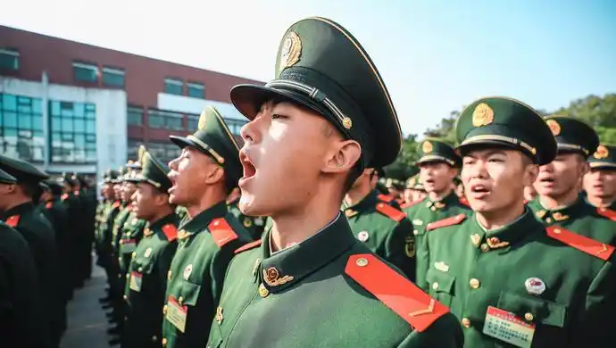 武警上海总队今天举行新兵授衔仪式_腾讯新闻