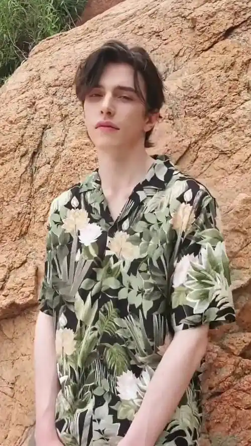 有颜又护妻的美籍韩模 ericwarner 欧美帅哥 欧美 模特 颜值 帅哥 这