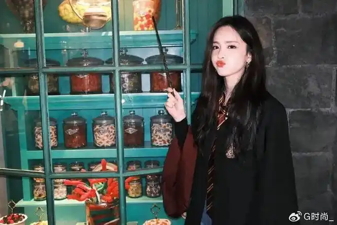 男生看了都说好的时尚女神:古力娜扎的穿搭之道!