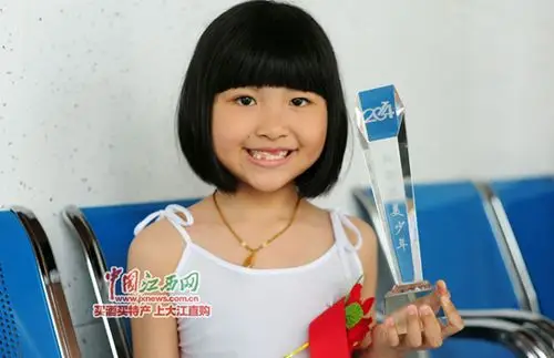 叶新阔报道:近日,江西德兴市10岁"无腿女孩"蒋张子怡的励志故事经中国