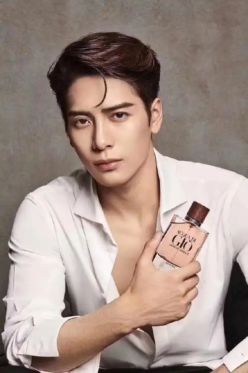 armani 61@王嘉尔acqua di gio香水代言人王嘉尔超话omg!太优了!