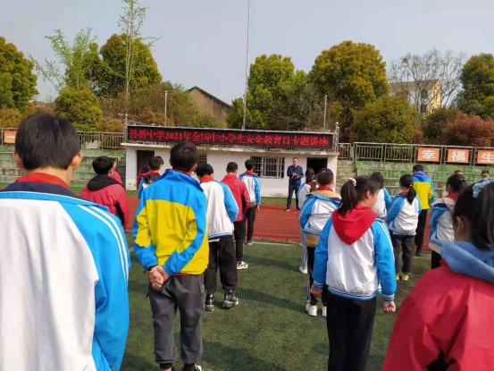 普及安全知识确保人身安全孙桥中学开展中小学生安全教育日活动