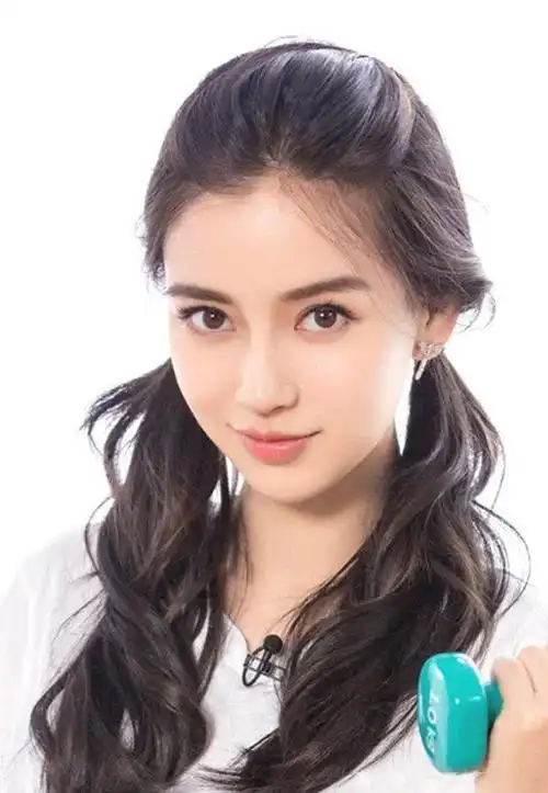 当女明星同扎双马尾,迪丽热巴惊艳,鞠婧祎越乖巧,我就服郑爽!