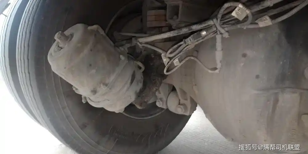 刹车分泵串气!千万别拧这颗螺丝,有致命安全隐患!