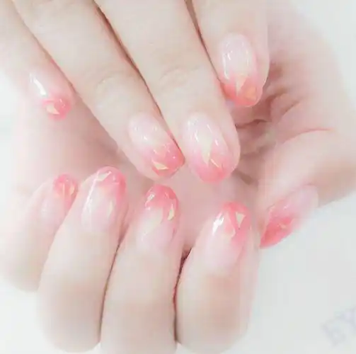 夏季这样做渐变美甲,清新而不单调!