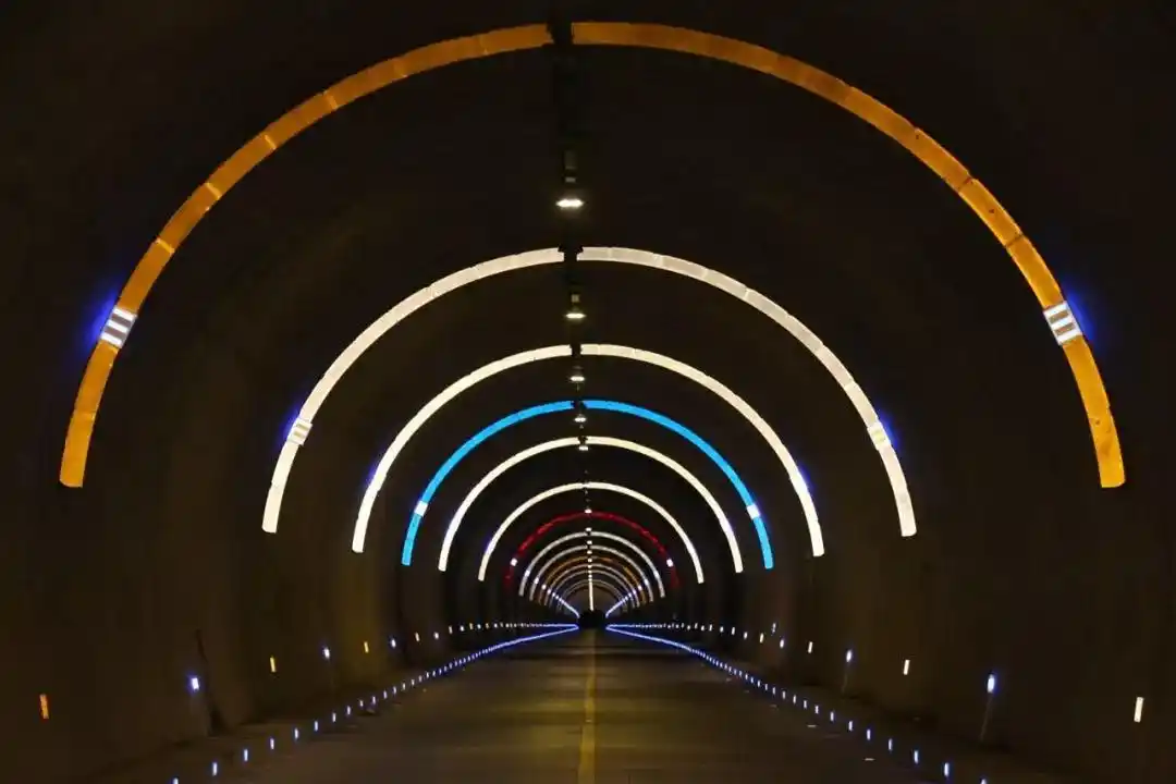 高难度隧道困扰一国50年,我国果断出手,短短3年全部完工