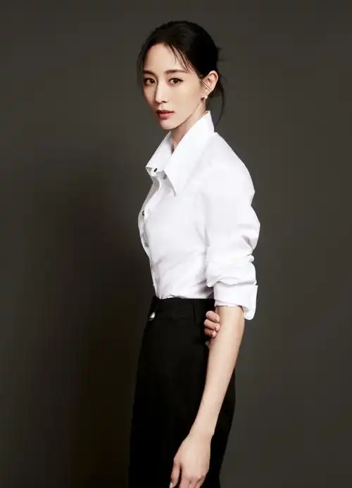 张钧甯超话酷飒洒脱,无谓风格变换,气场全开,诠释率性自我今天是超飒